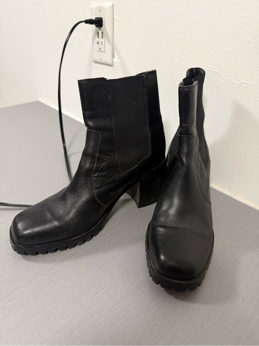 Urban Outfitters Black Leather-Style Chelsea Boots — Size 9 / EU 40